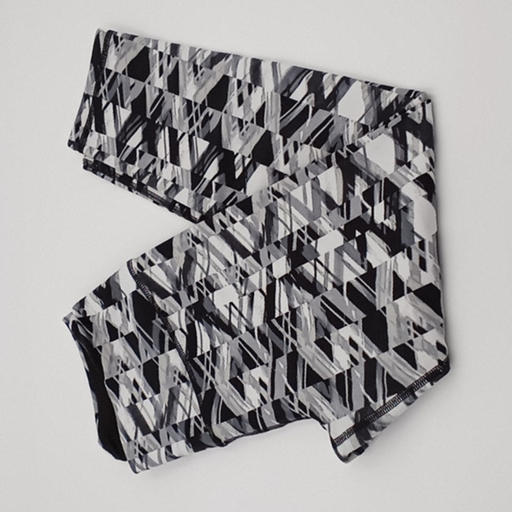 Victoria Sport Knockout Capri Active Pants‎ Leggings Black White S